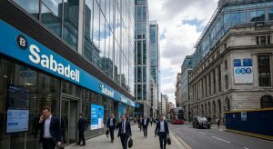 Sabadell Transforma Pérdidas en Estrategia Maestra Financiera